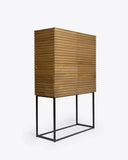 Vitrina TAMAN de madera de teca reciclada y hierro 110 x 45 x 170 cm en color natural
