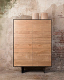 Vitrina GEOX de madera de teca reciclada y hierro 105 x 40 x 150 cm