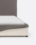 Cama BEETHOVEN para colchón 160 x 200 cm y funda de lino en color topo