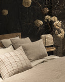 Pie de cama NOHAR de lino 220 x 100 cm en color natural con rayas marrones