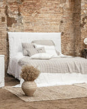 Plaid KURUVA de lino 170 x 130 cm con rayas blancas