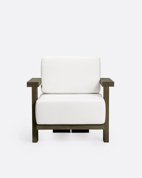 Sofá de exterior PANJANG 1 plaza de madera de teca 88 x 83 x 81 cm en acabado envejecido y tapicería blanca