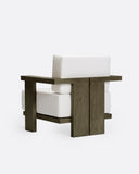 Sofá de exterior PANJANG 1 plaza de madera de teca 88 x 83 x 81 cm en acabado envejecido y tapicería blanca