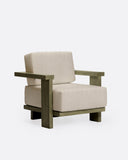 Sofá de exterior PANJANG 1 plaza en teca natural con acabado envejecido, 88 x 83 x 81 cm, con tapizado color marfil (Ivory)