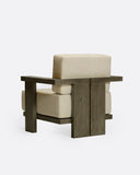 Sofá de exterior PANJANG 1 plaza en teca natural con acabado envejecido, 88 x 83 x 81 cm, con tapizado color marfil (Ivory)