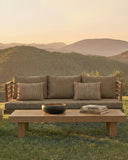 Sofá de exterior STRAUSS 3 plazas en teca natural y olefina, 214 x 84 x 67 cm, con tapizado color arena (Sand)
