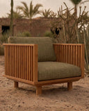 Sofá de exterior TOPRAK 1 plaza en teca natural y olefina, 84 x 82 x 77 cm, con tapizado color arena (Sand)