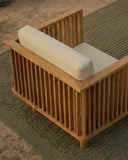 Sofá de exterior TOPRAK 1 plaza en teca natural y olefina, 84 x 82 x 77 cm, con tapizado color marfil (Ivory)
