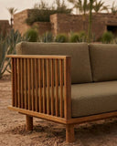 Sofá de exterior TOPRAK 2 plazas en teca natural y olefina, 180 x 82 x 77 cm, con tapizado color arena (Sand)