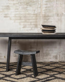 Taburete U de madera de teca 47 x 26 x 45 cm en color negro