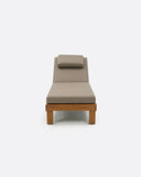 Tumbona de exterior STRAUSS en teca natural, 200 x 80 x 25 cm, con colchón color arena (Sand)