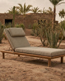 Tumbona de exterior TOPRAK en teca natural, 200 x 70 x 25 cm, con colchón color arena (Sand)